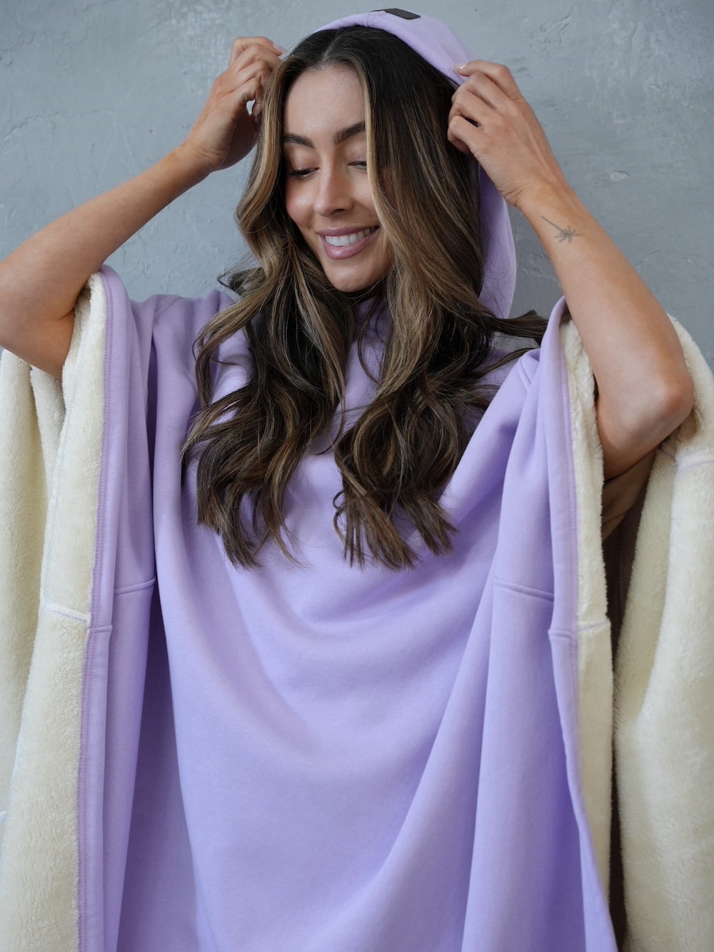 Luxe Fleece Poncho met Capuchon